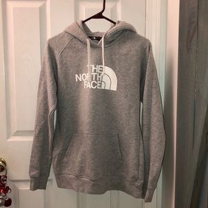 🌟BNWOT- Gray The North Face Hooded Pullover